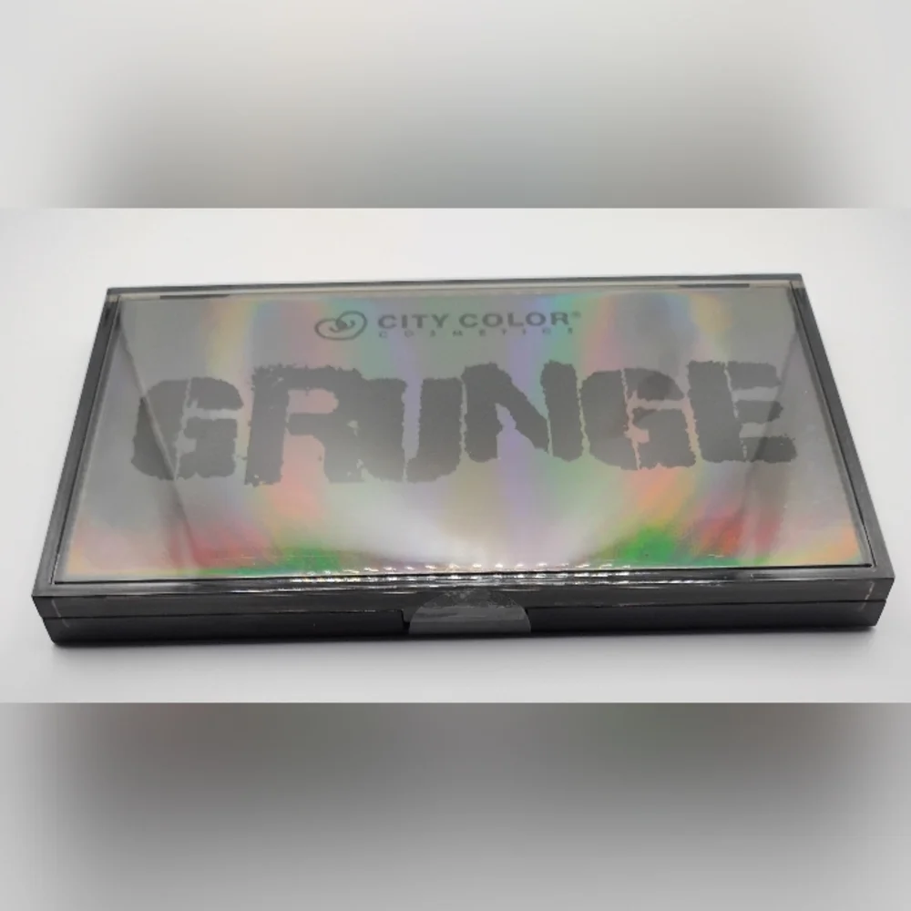 CITY COLOR GRUNGE 18 Color Eyeshadow Palette With Mirror & Holographic Case